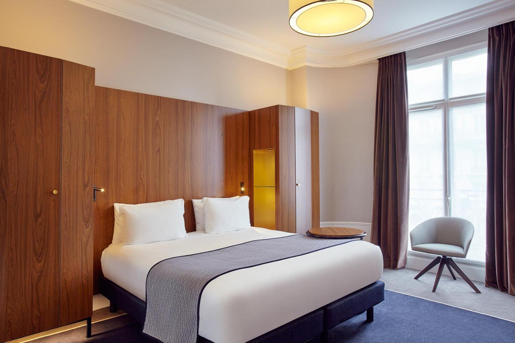Premium Zimmer mit Kingsize-Bett, Stadtblick und Balkon