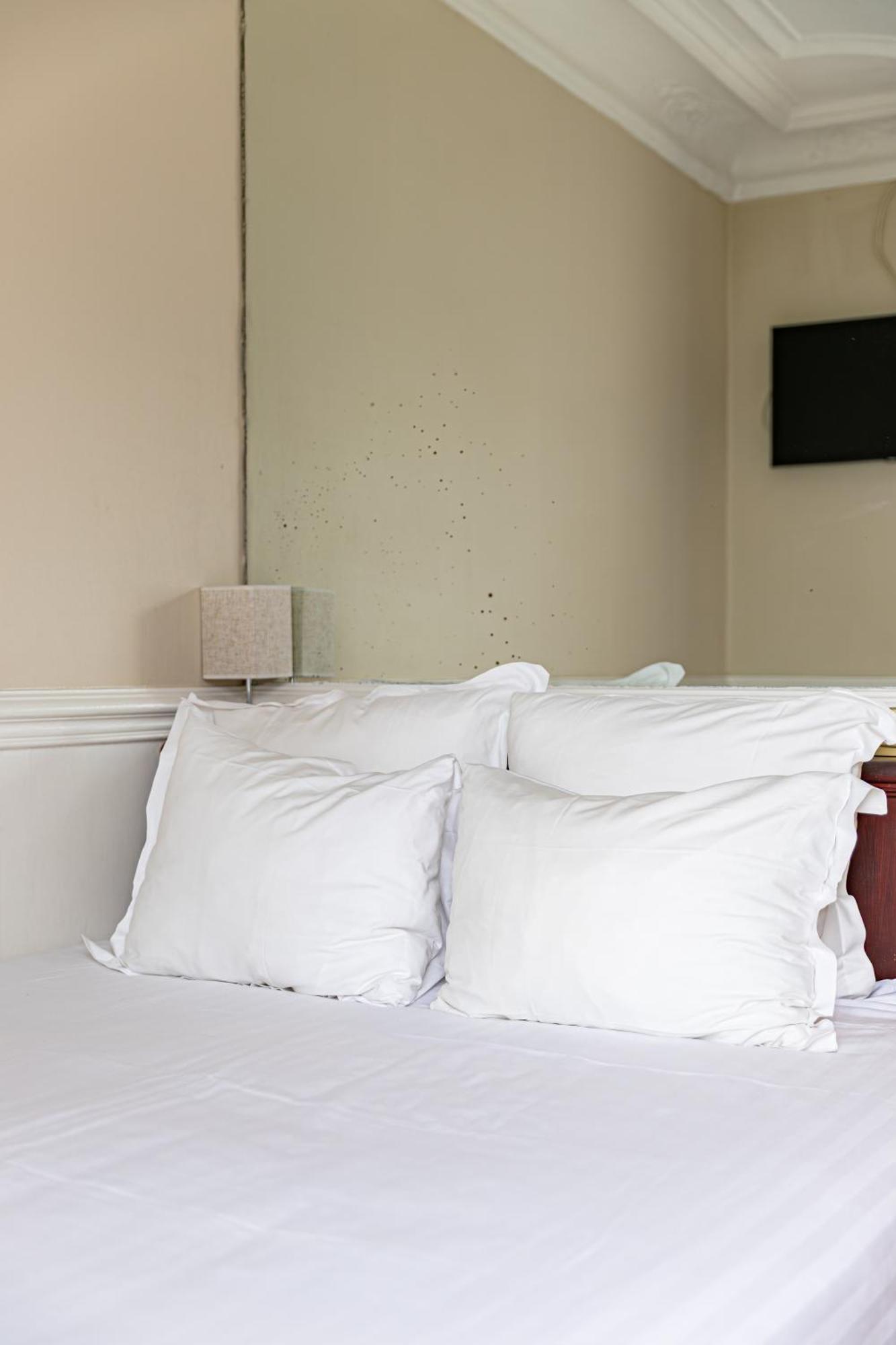Small Double Room,1704858478:JPEG