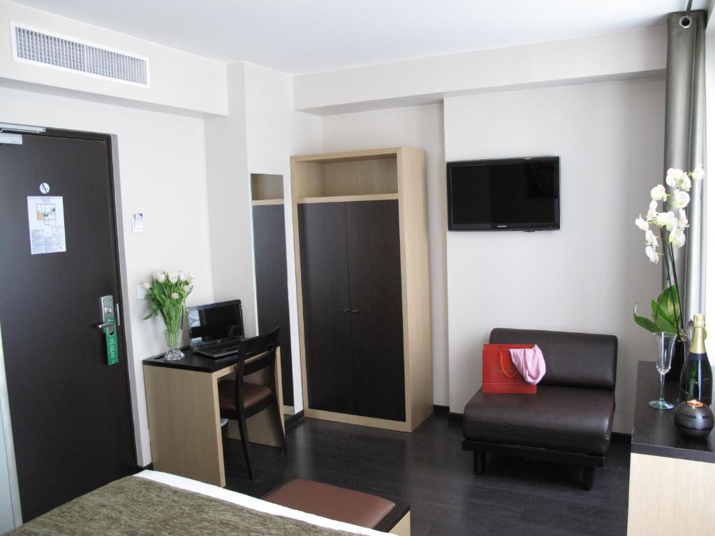 Family Room,63075958:JPEG
